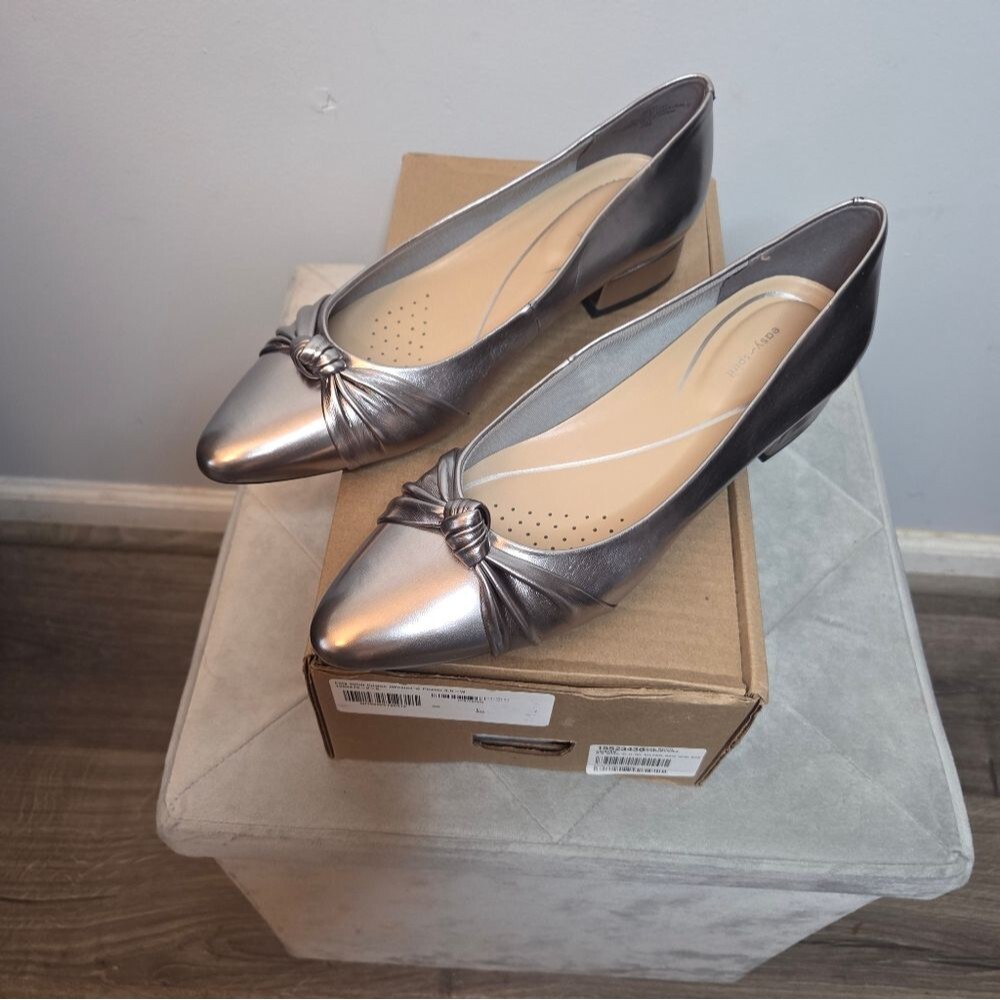 Easy Spirit Christen Metallic Silver Flats, Sz‎  9.5 W New in Box